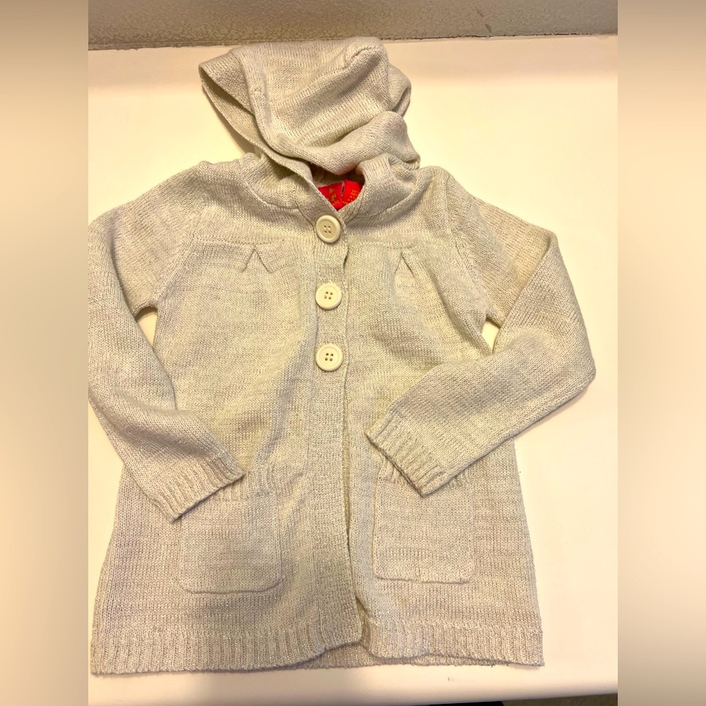 Sugar in girls sweater, size 3T color beg
